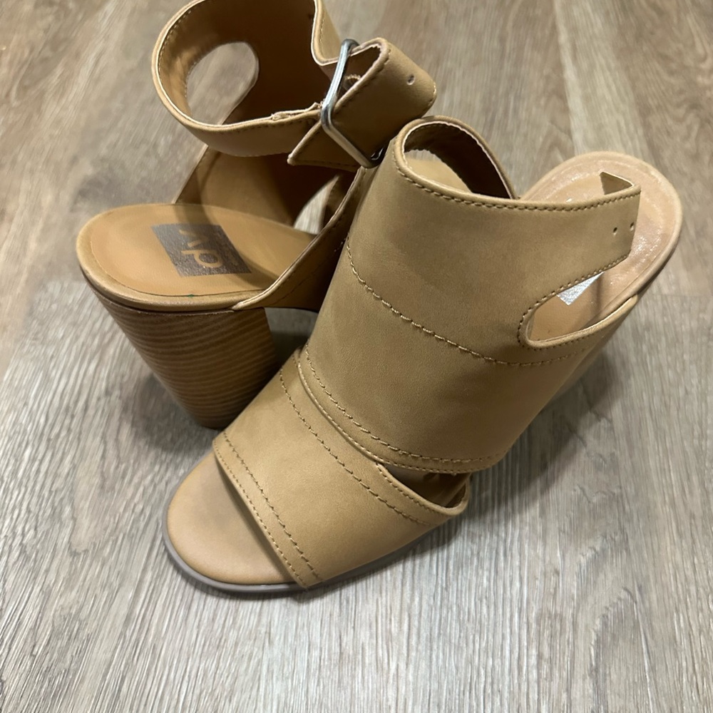 Dolce Vita Strappy Block Heel size 8.5